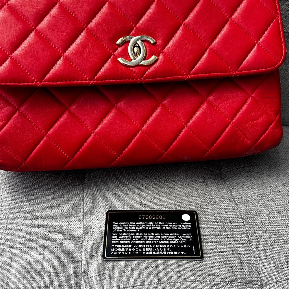 Chanel Red Quilted Red Caviar Leather Handbag with Gold Hardware 2786201 - Picture 5 of 16